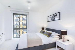 Lovely private bedroom in Central London